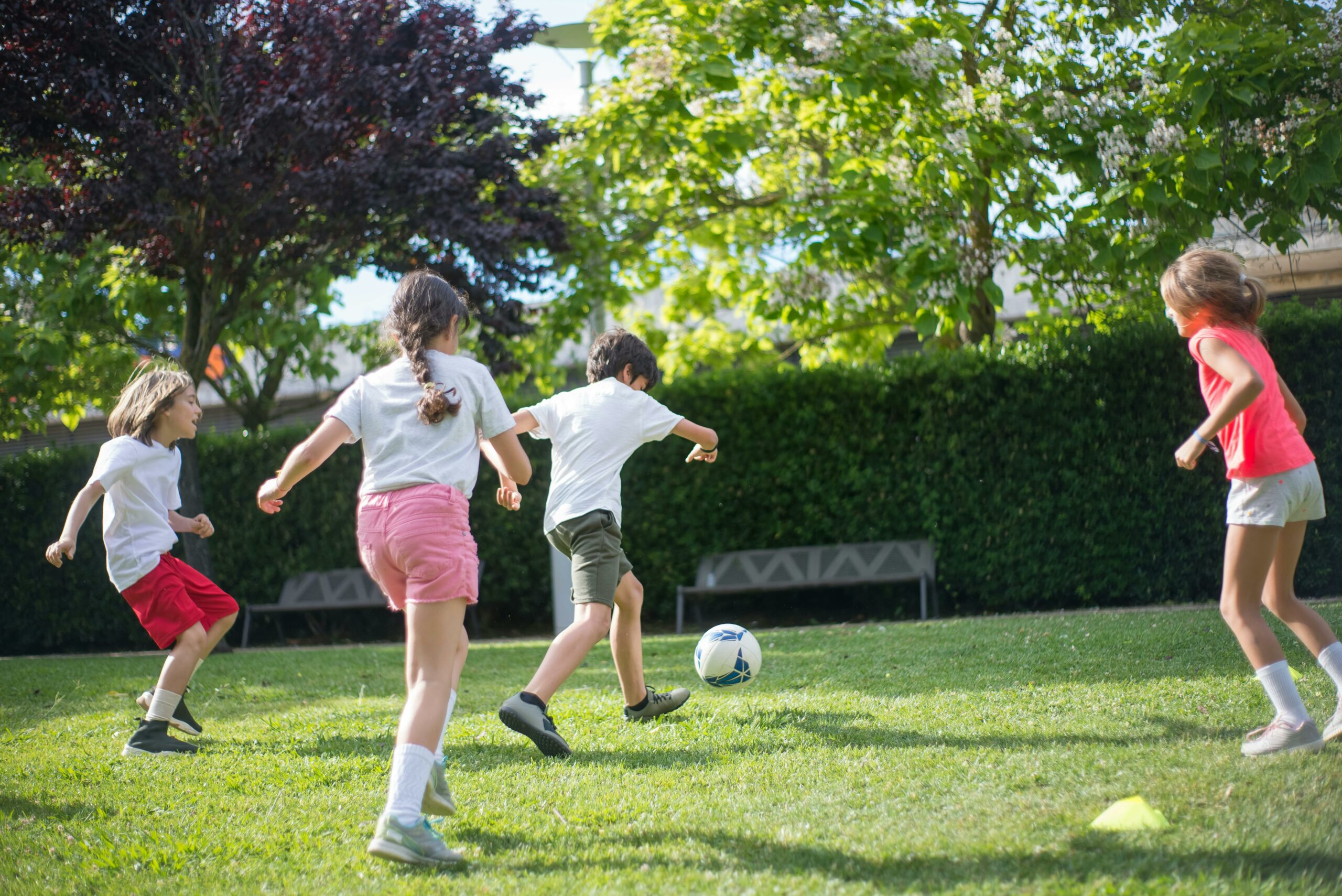 Buitenspellen: Ideeën voor activiteiten om je kinderen deze zomer bezig te houden